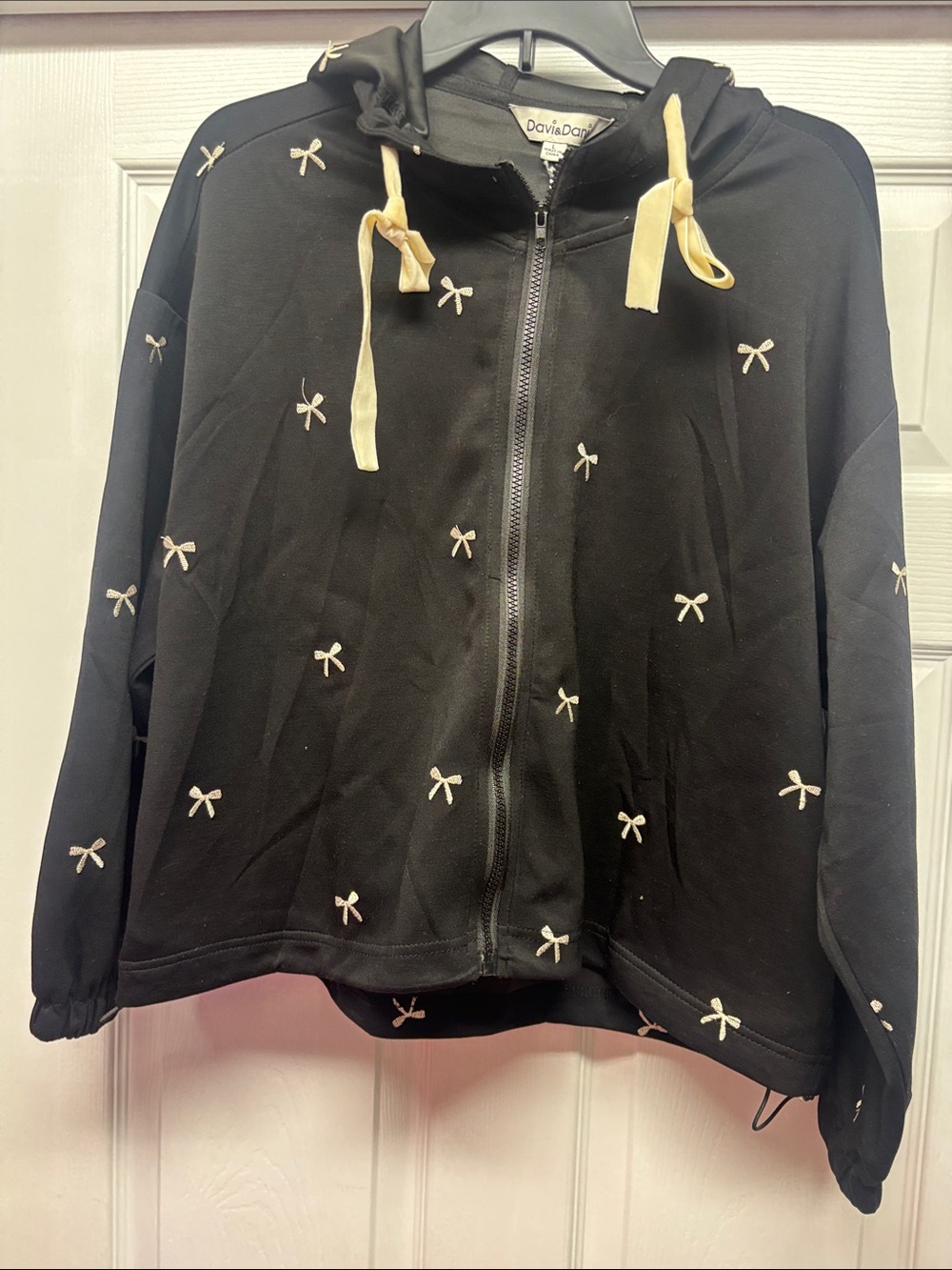 Black Zip-Up Cropped Hoodie with Cream Bow Accents Velvet Cream Tie Large New